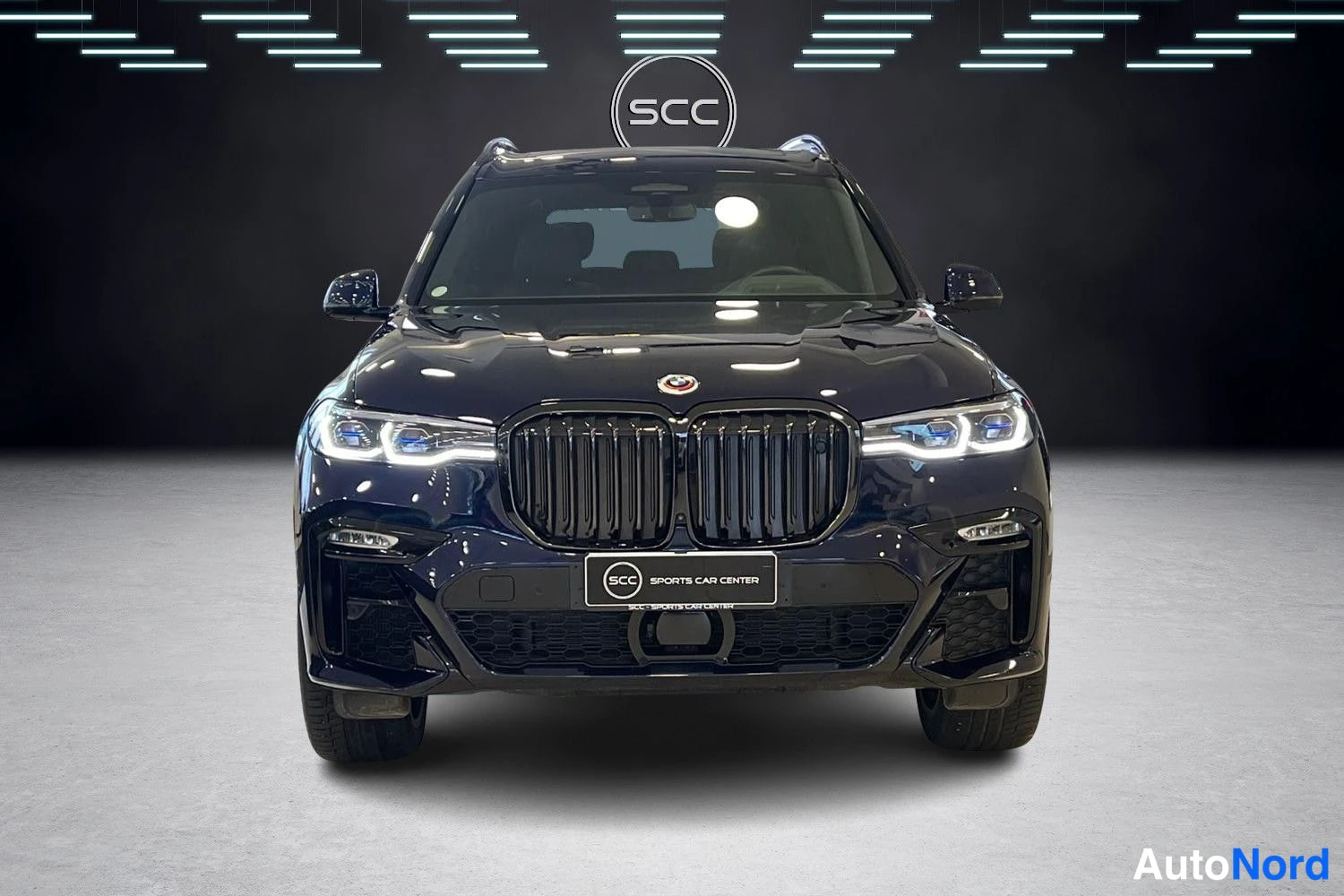 Sininen BMW X7 2022, edestä, kuva 2