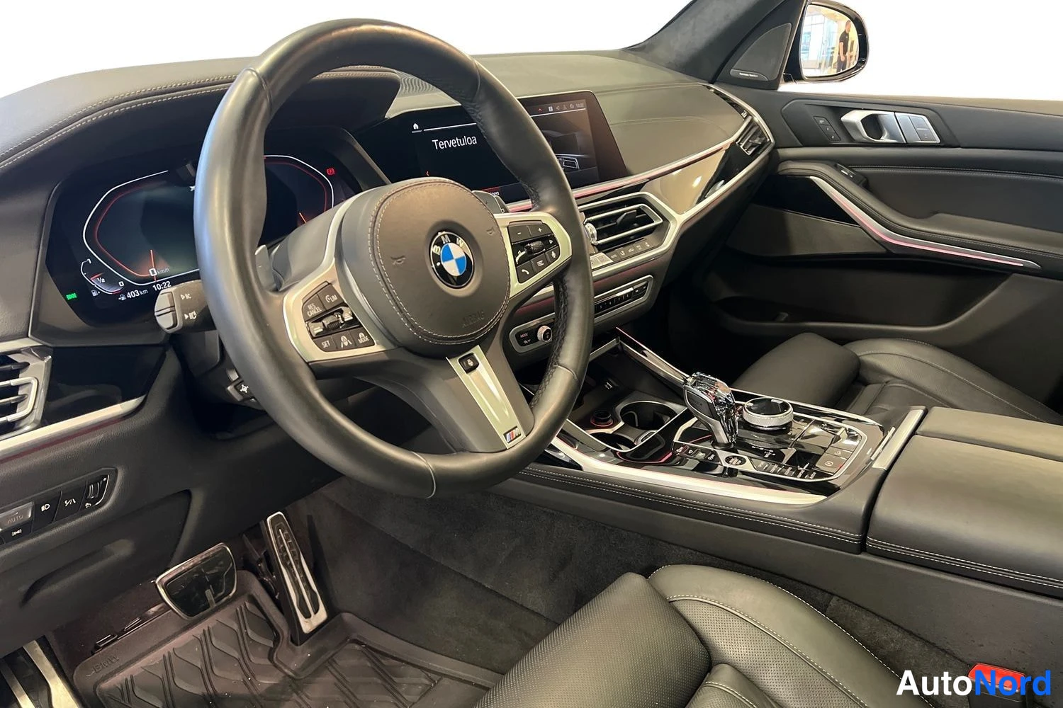 Sininen BMW X7 2022, ohjaamo, kuva 6