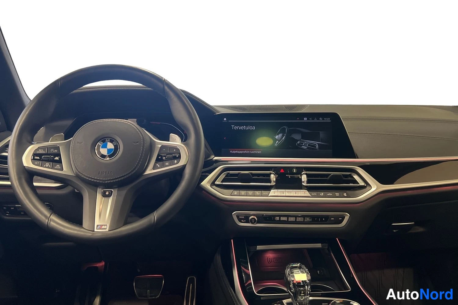 Sininen BMW X7 2022, ohjaamo, kuva 8
