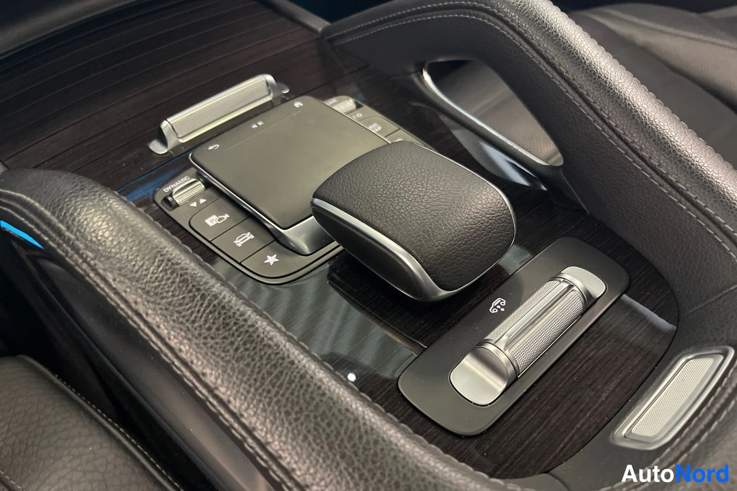 Musta Mercedes-Benz GLS 2021, yksityiskohta, kuva 12