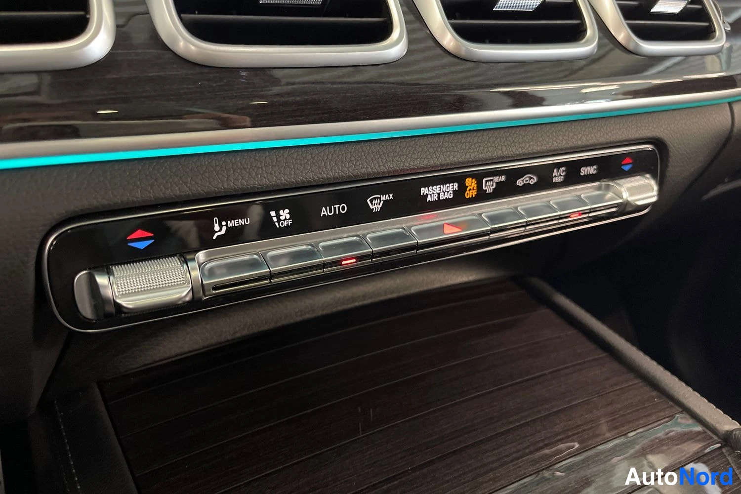 Musta Mercedes-Benz GLS 2021, yksityiskohta, kuva 13