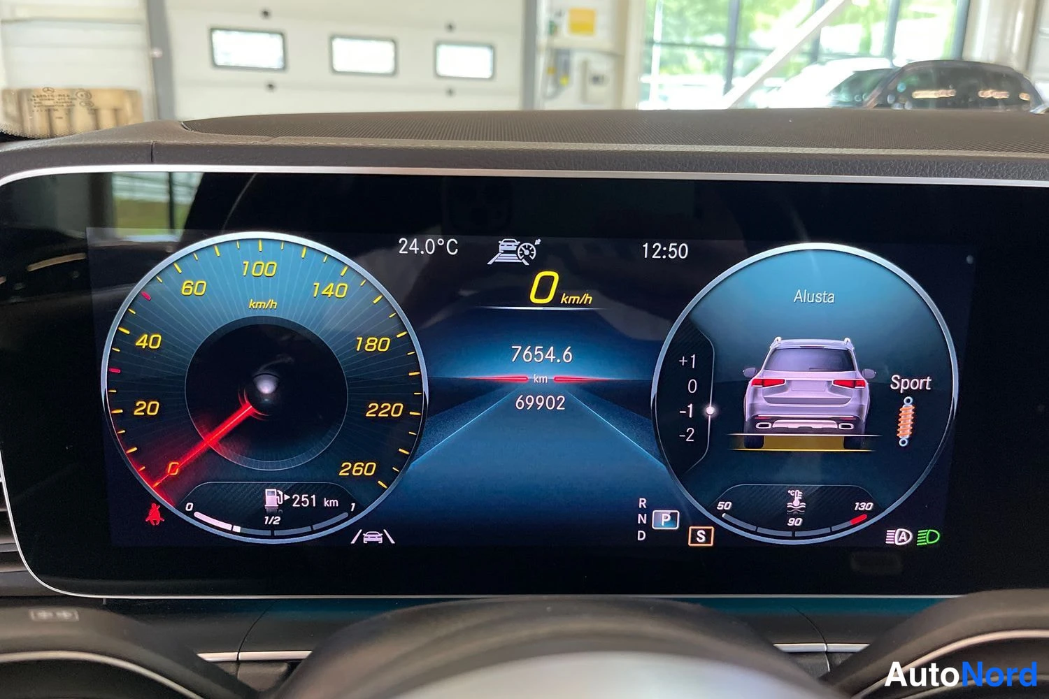 Musta Mercedes-Benz GLS 2021, kuva 25