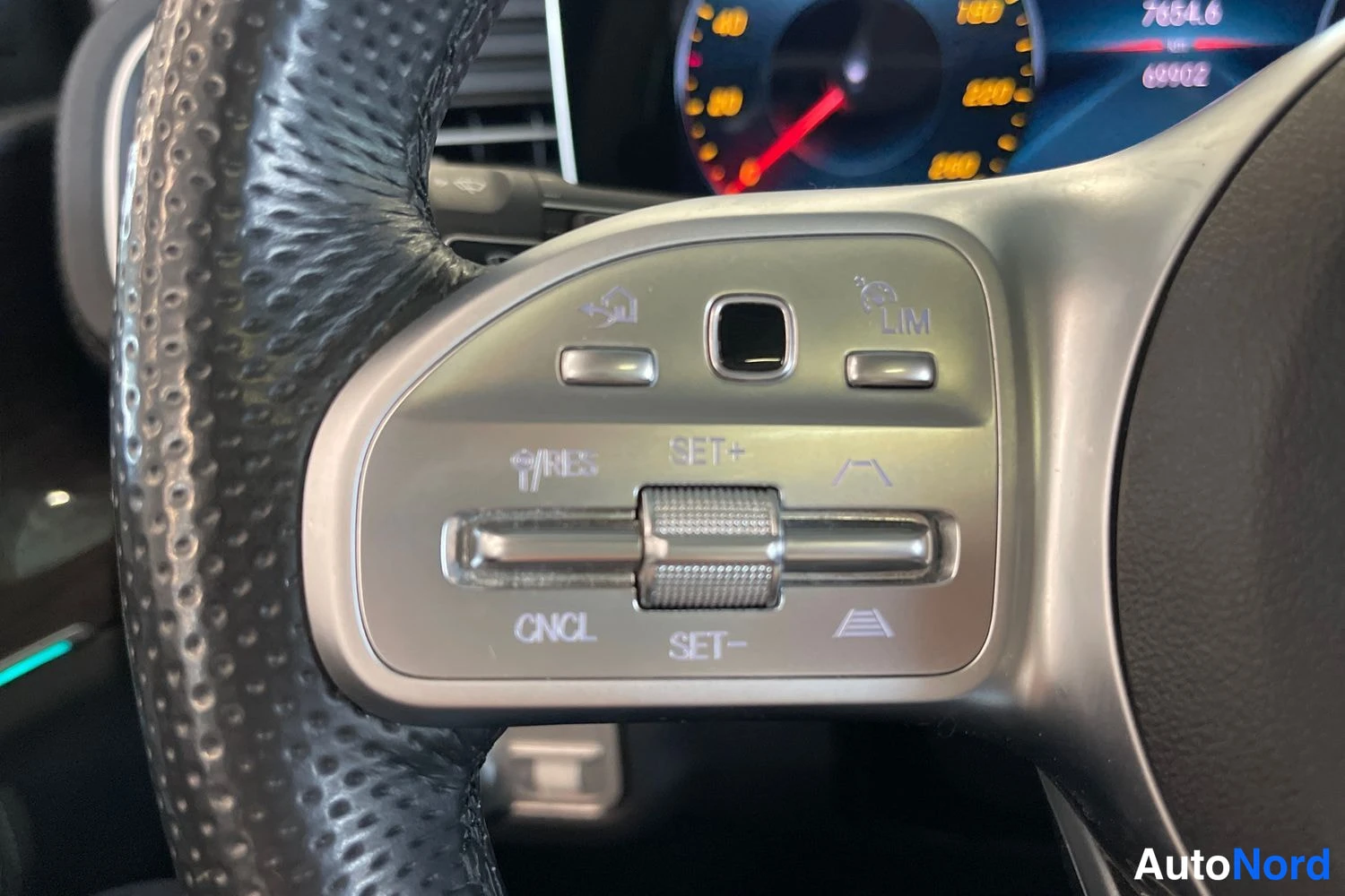 Musta Mercedes-Benz GLS 2021, yksityiskohta, kuva 17
