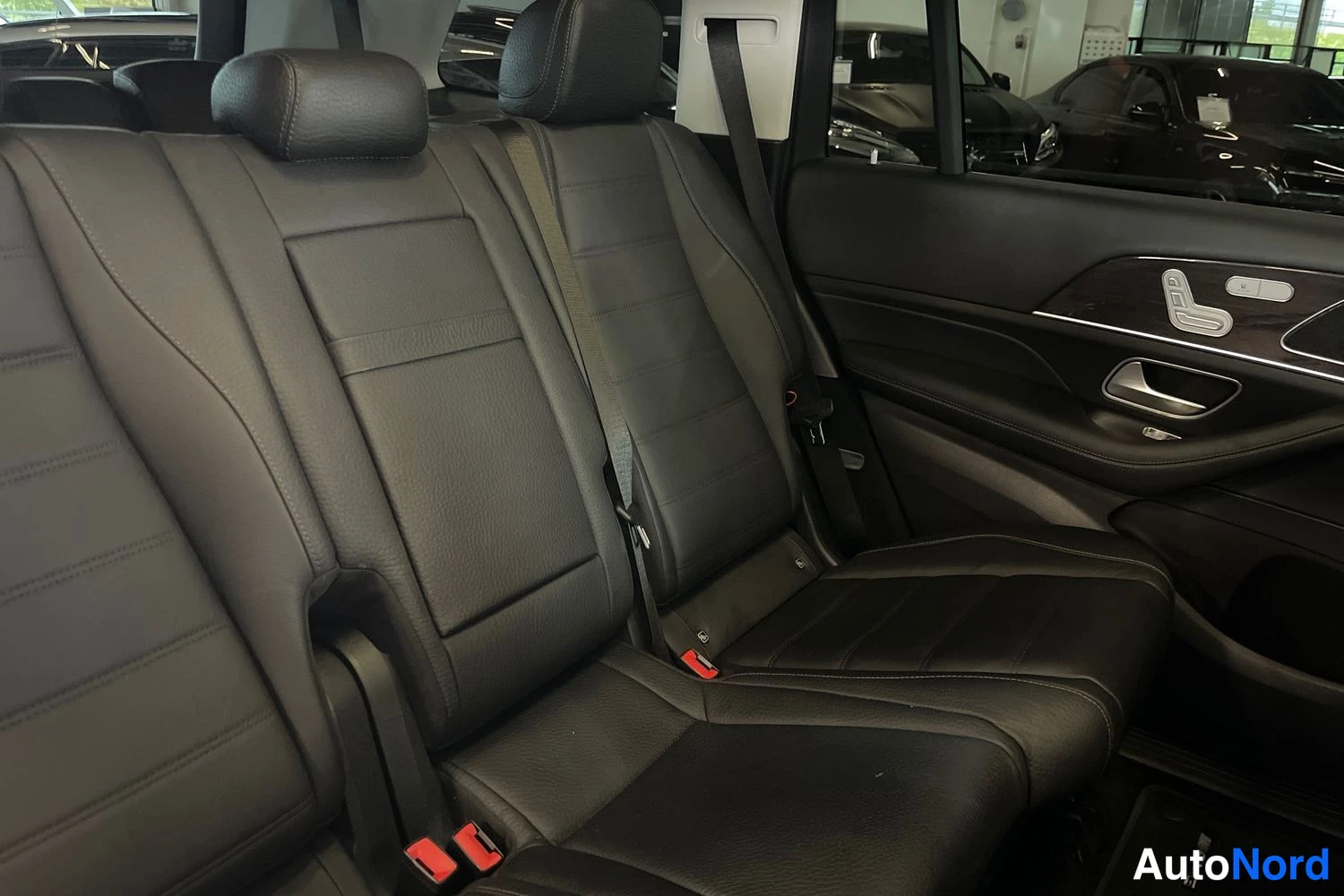 Musta Mercedes-Benz GLS 2021, takaistuimet, kuva 10