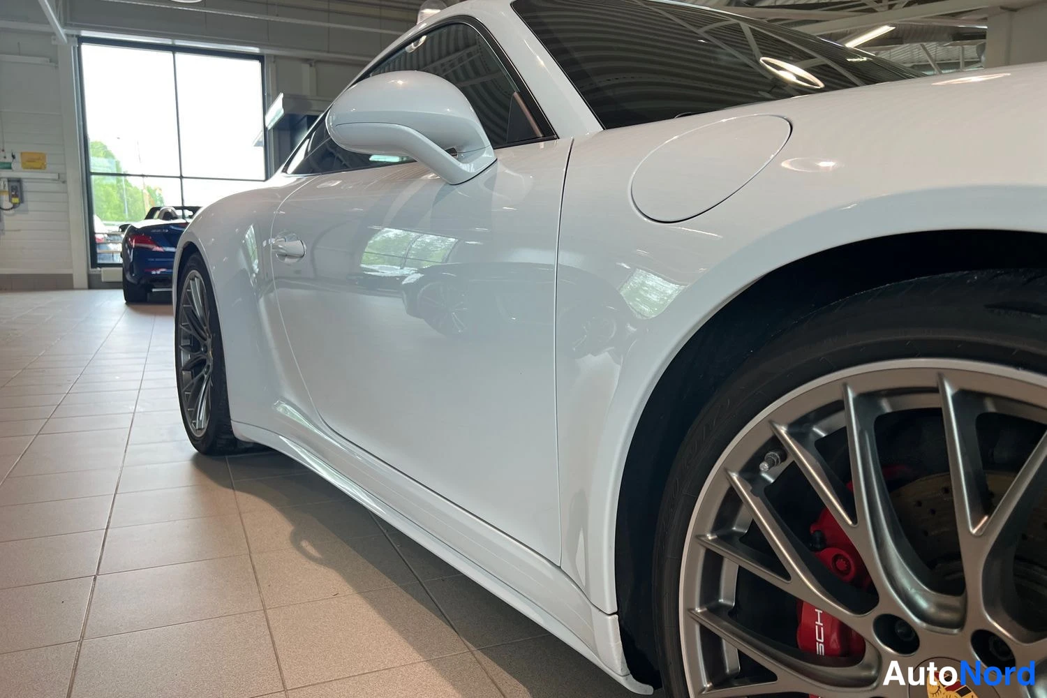 Valkoinen Porsche 911 2016, sivulta, kuva 5