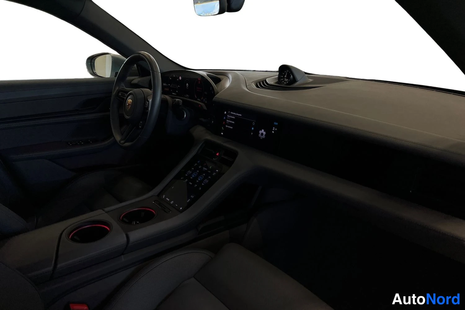 Harmaa Porsche Taycan Cross Turismo 2023, ohjaamo, kuva 8