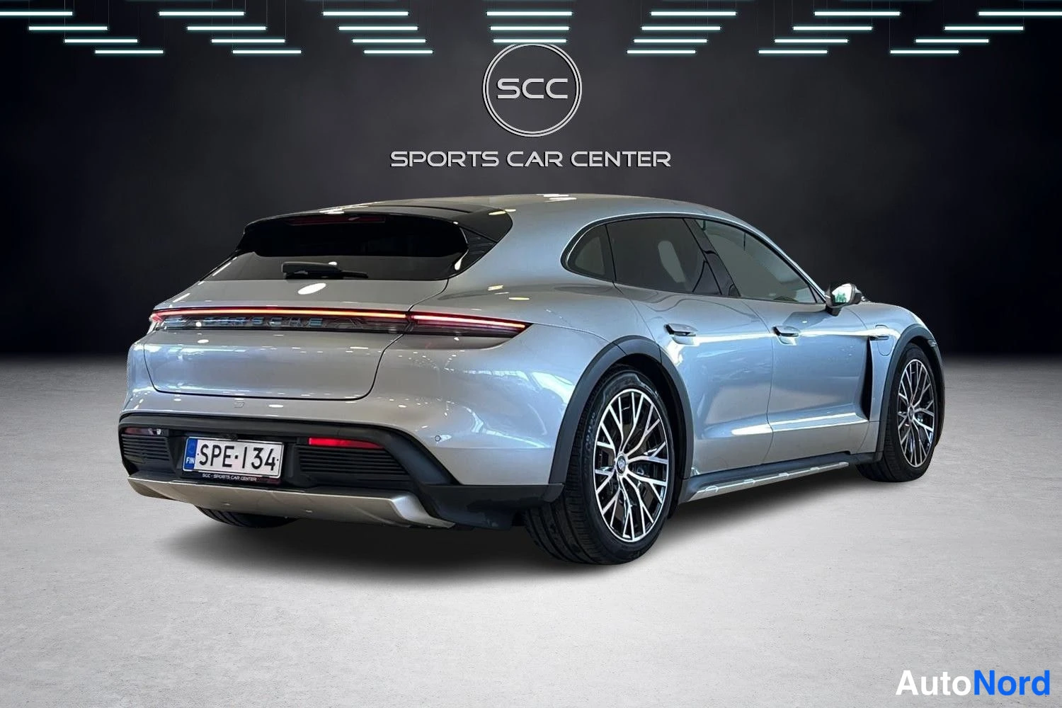 Harmaa Porsche Taycan Cross Turismo 2023, takaviisto, kuva 5