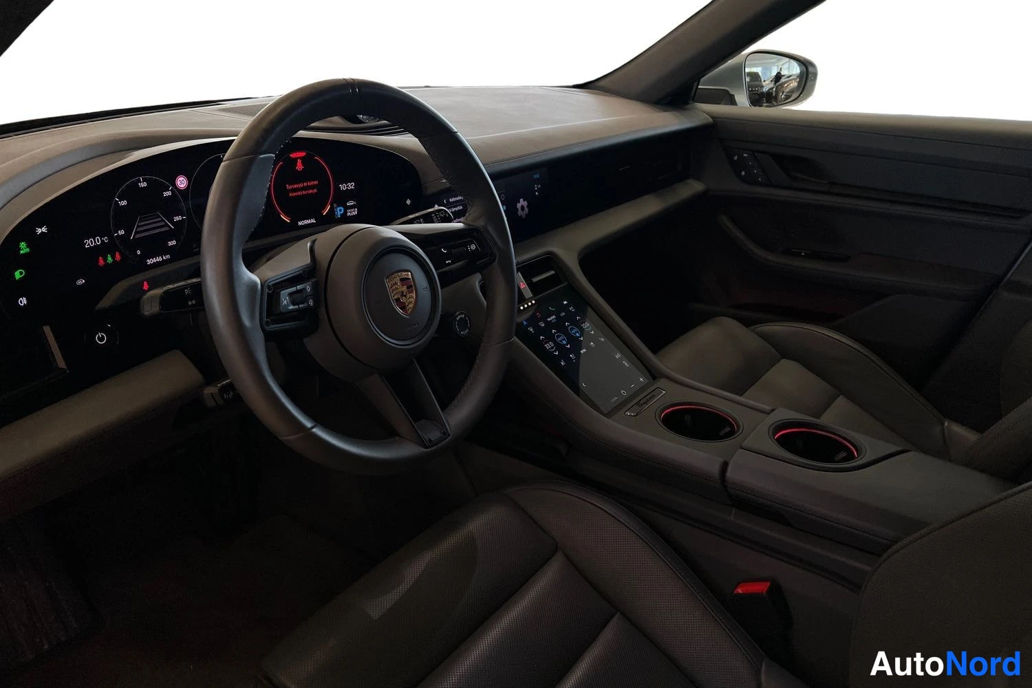 Harmaa Porsche Taycan Cross Turismo 2023, ohjaamo, kuva 7