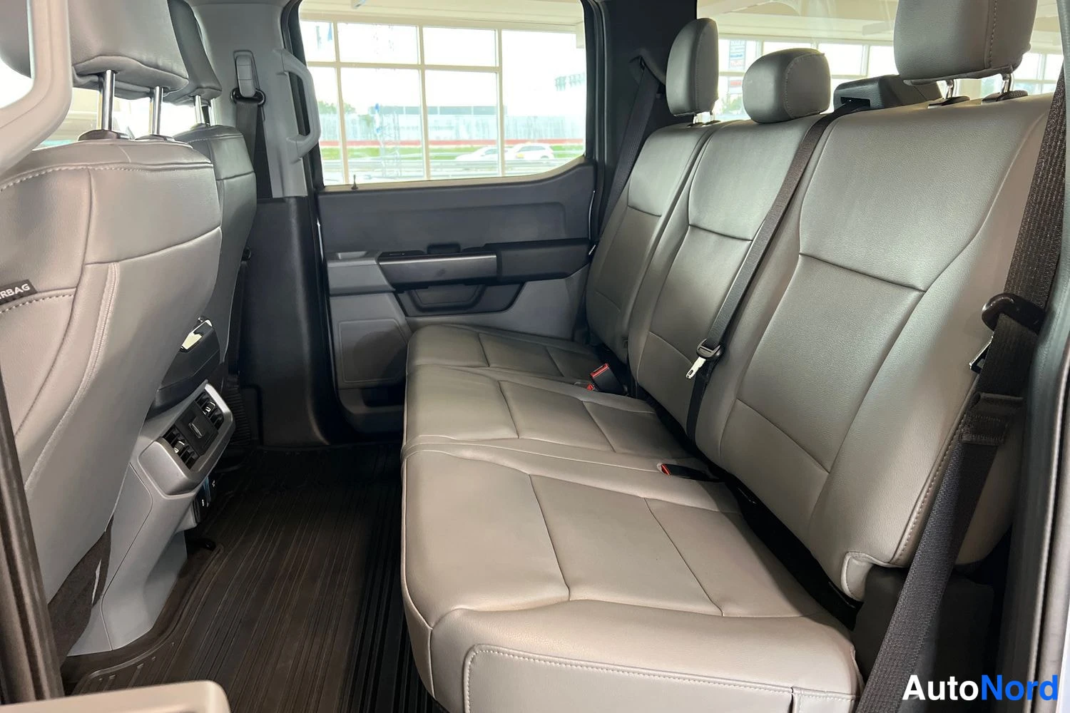 Hopea Ford F-150 2023, takaistuimet, kuva 13