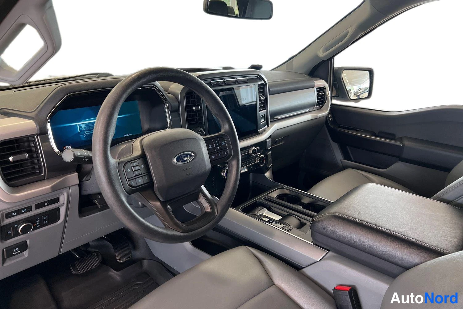 Hopea Ford F-150 2023, ohjaamo, kuva 9