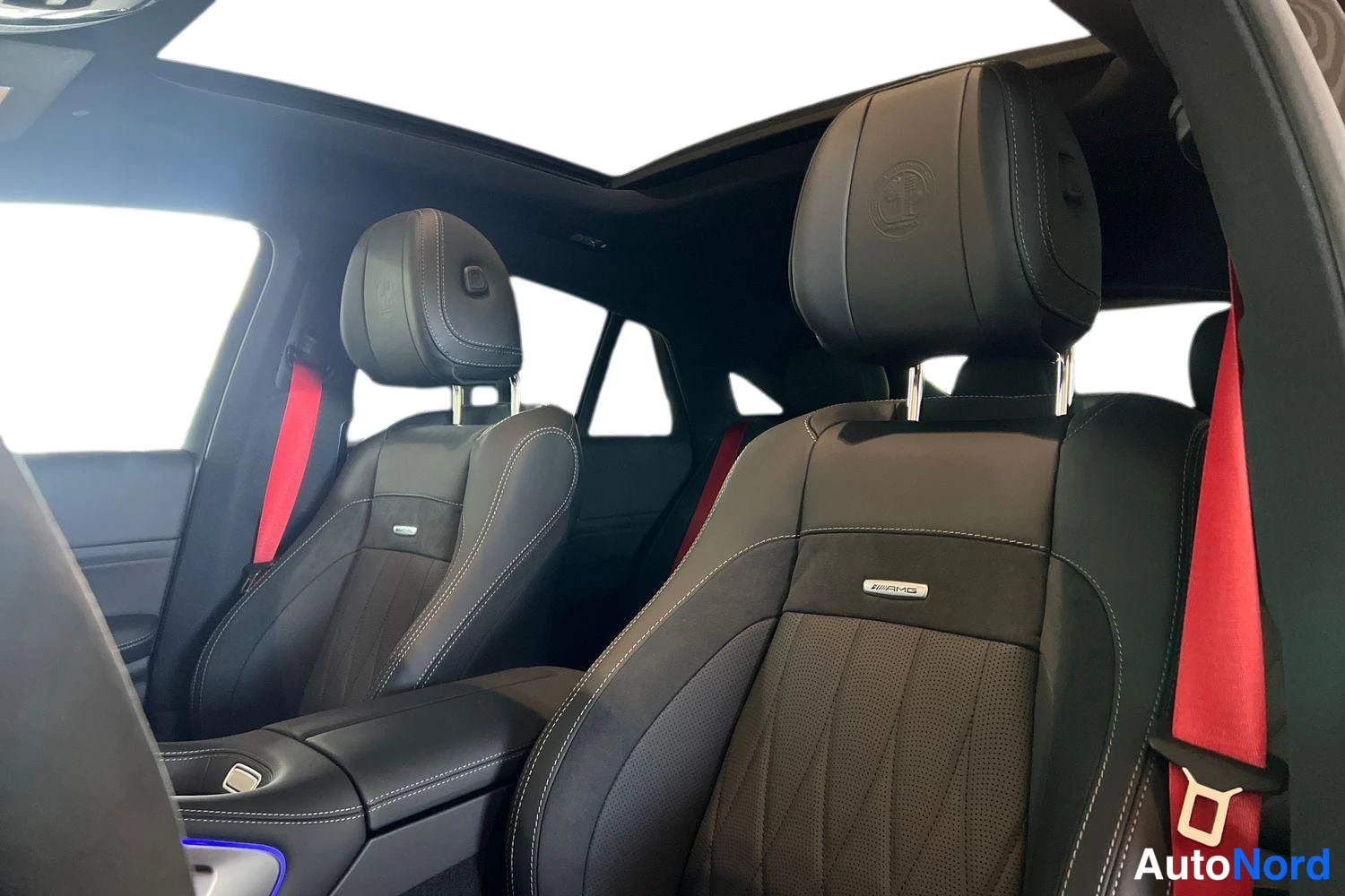 Musta Mercedes-Benz GLE 2026, etuistuimet, kuva 11