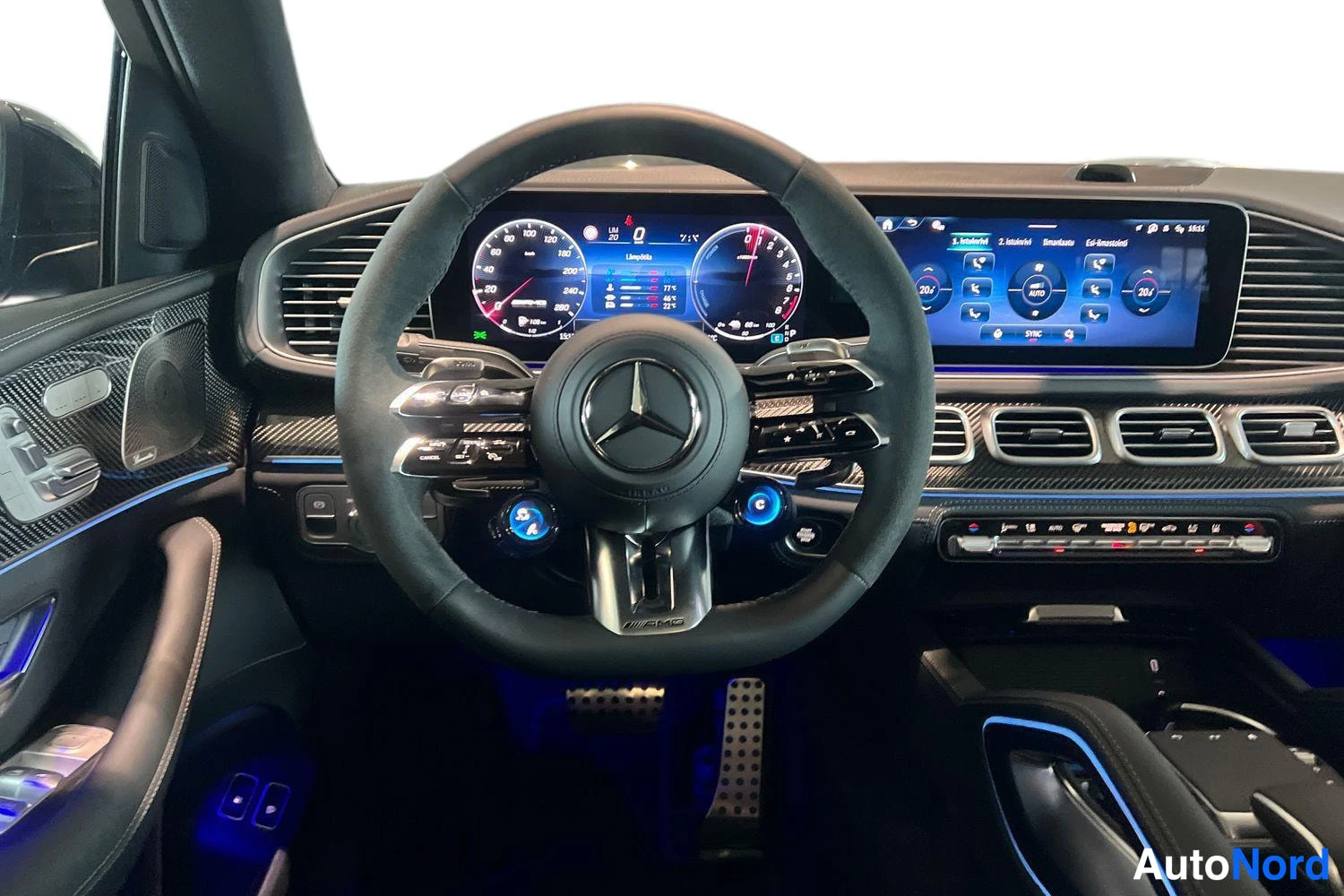 Musta Mercedes-Benz GLE 2026, ohjaamo, kuva 7