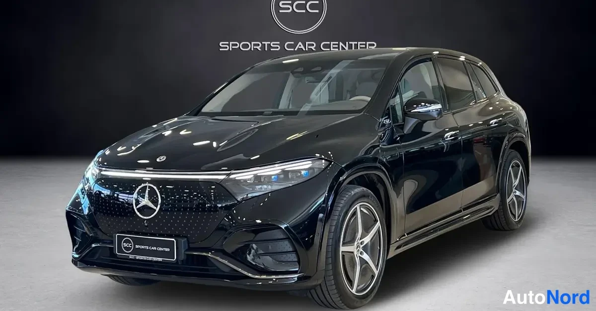 Musta Mercedes-Benz EQS SUV 2023, etuviisto, keula vasemmalle, kuva 2