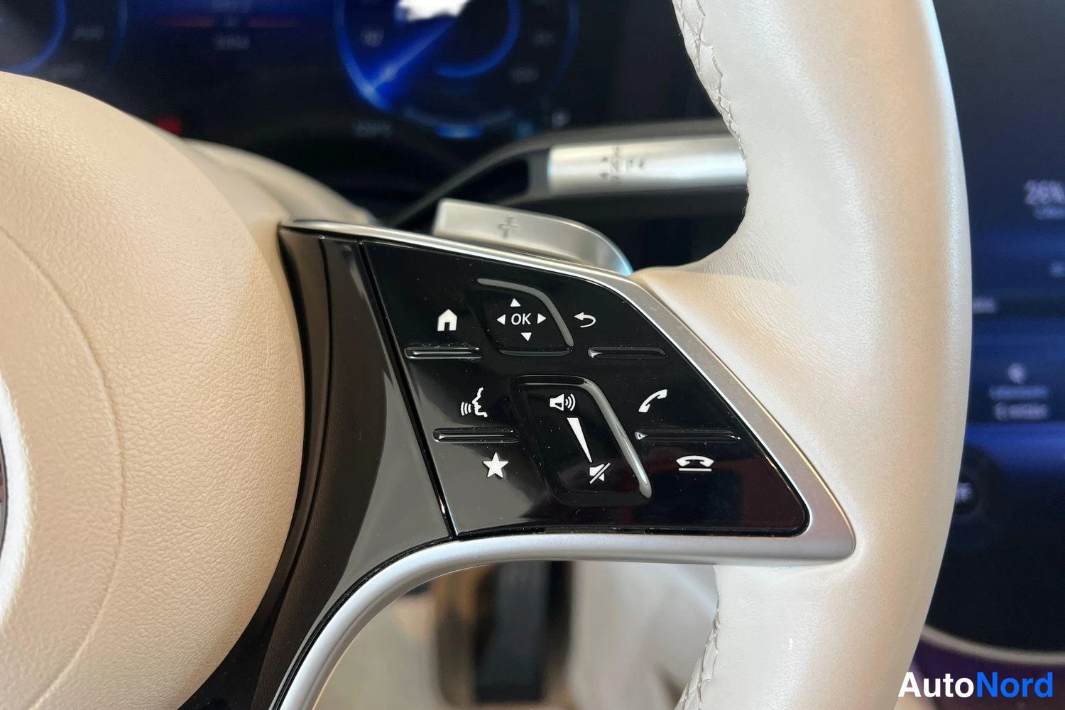 Musta Mercedes-Benz EQS SUV 2023, yksityiskohta, kuva 20
