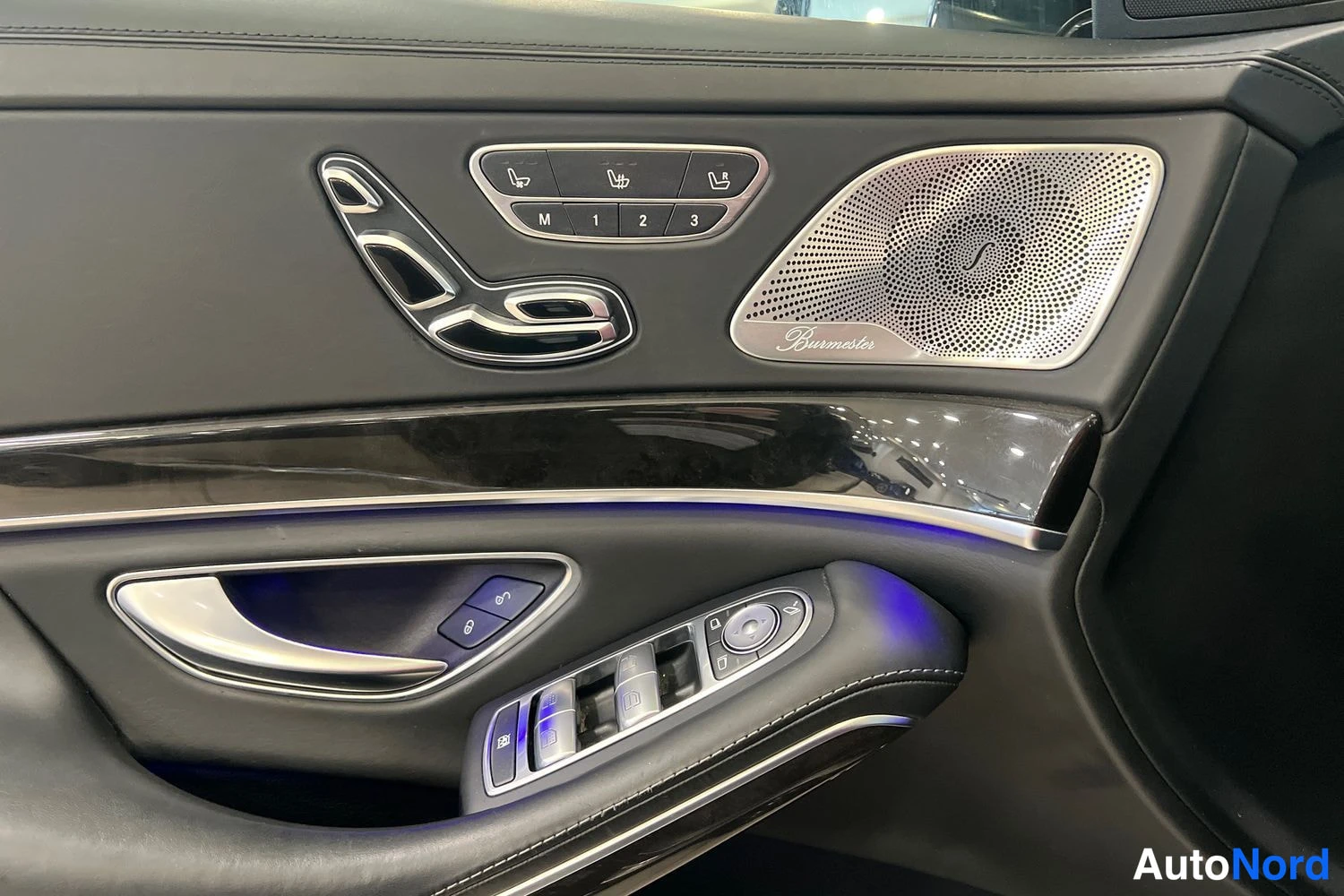 Musta Mercedes-Benz S-Class 2016, yksityiskohta, kuva 16