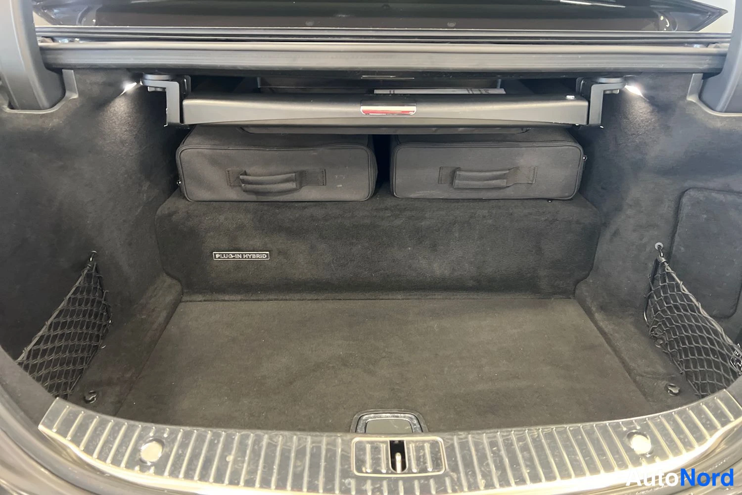 Musta Mercedes-Benz S-Class 2016, tavaratila, kuva 14