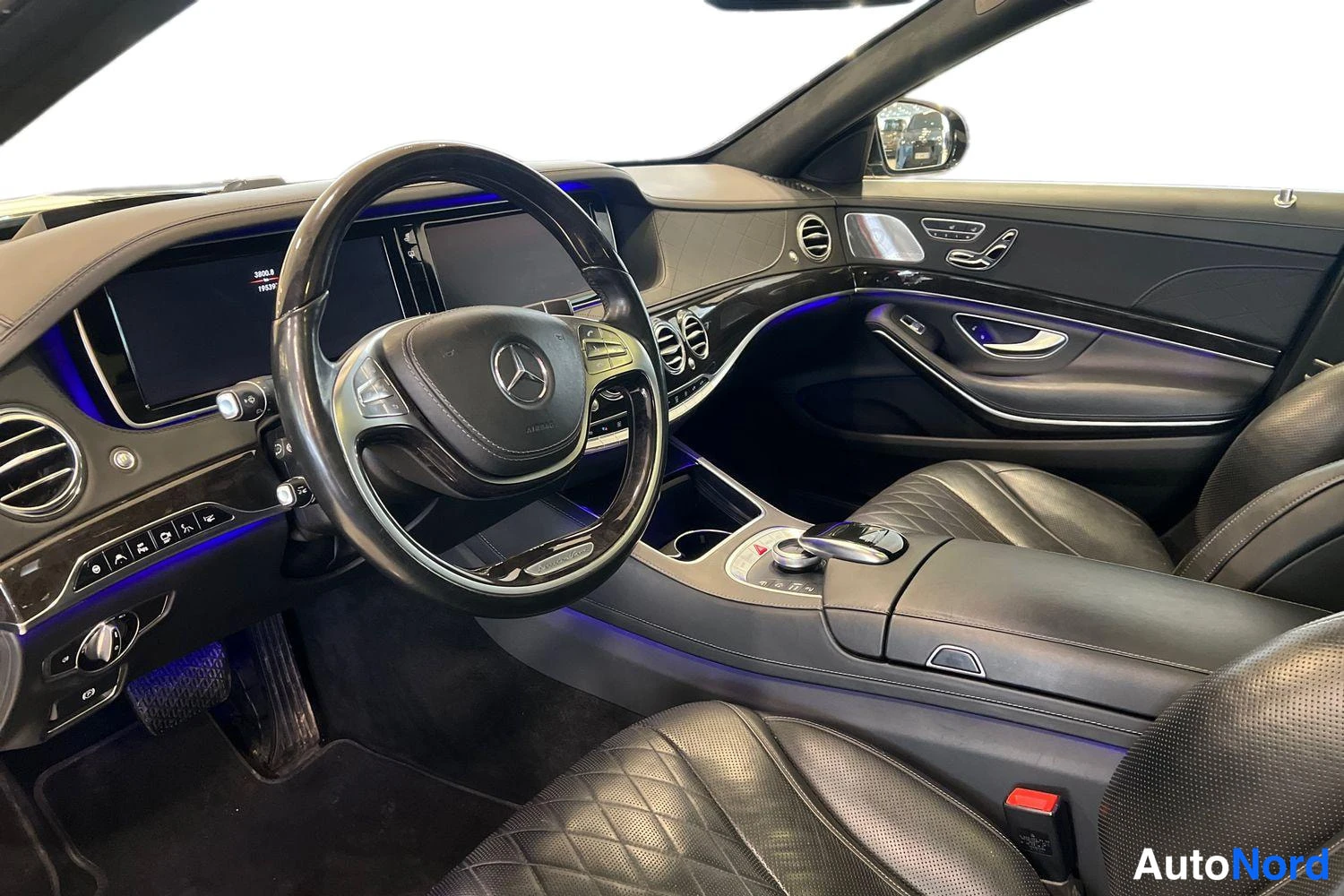 Musta Mercedes-Benz S-Class 2016, ohjaamo, kuva 7