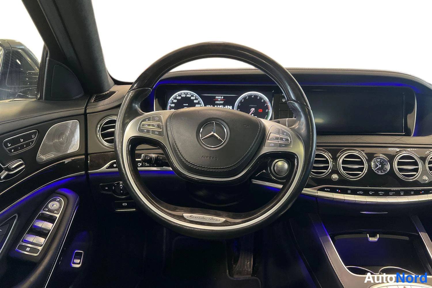 Musta Mercedes-Benz S-Class 2016, ohjaamo, kuva 8