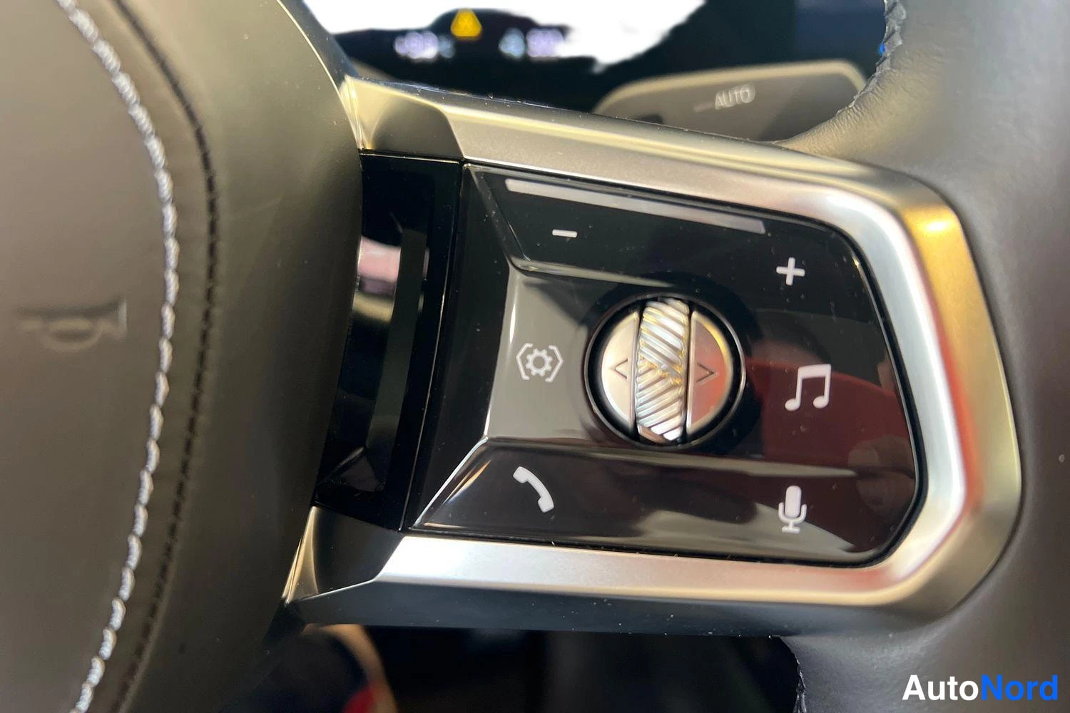 Musta BMW i7 2024, yksityiskohta, kuva 22