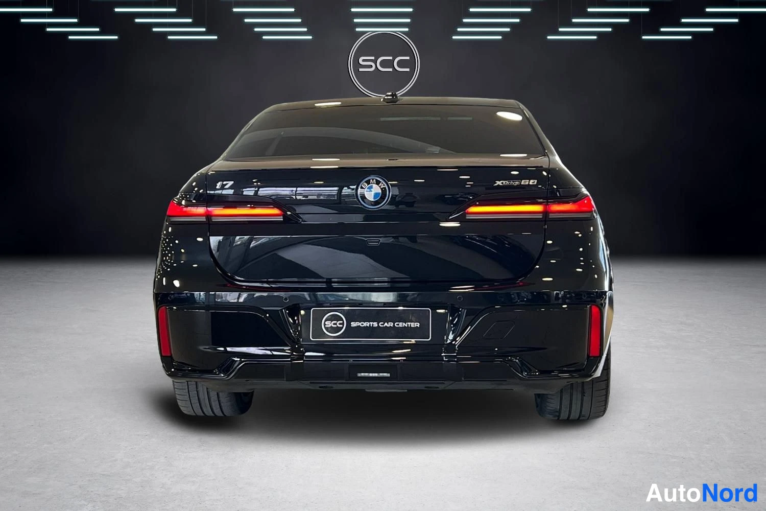 Musta BMW i7 2024, takaa, kuva 5