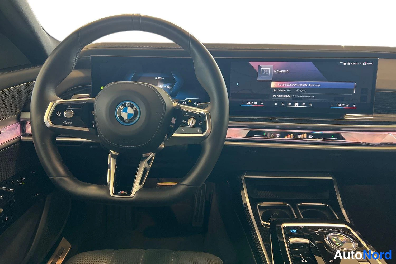 Musta BMW i7 2024, ohjaamo, kuva 7