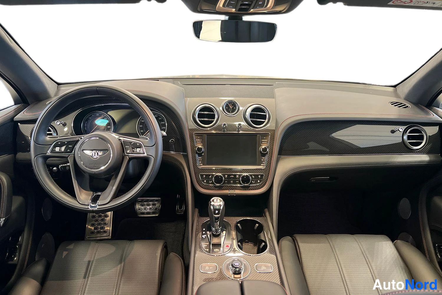 Harmaa Bentley Bentayga 2021, ohjaamo, kuva 8