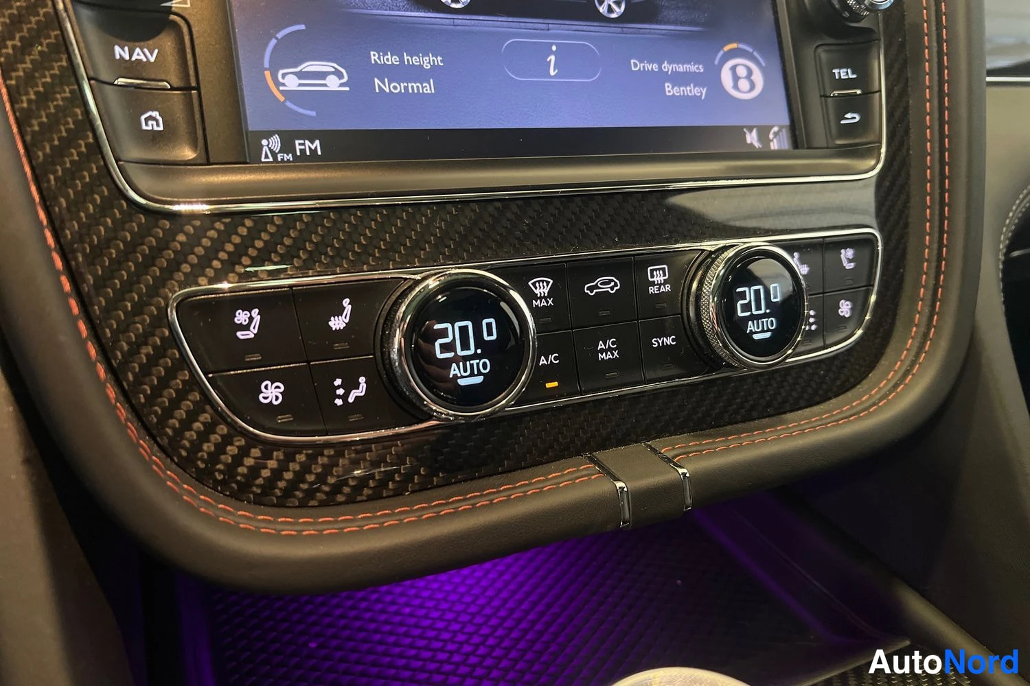 Harmaa Bentley Bentayga 2021, kuva 27