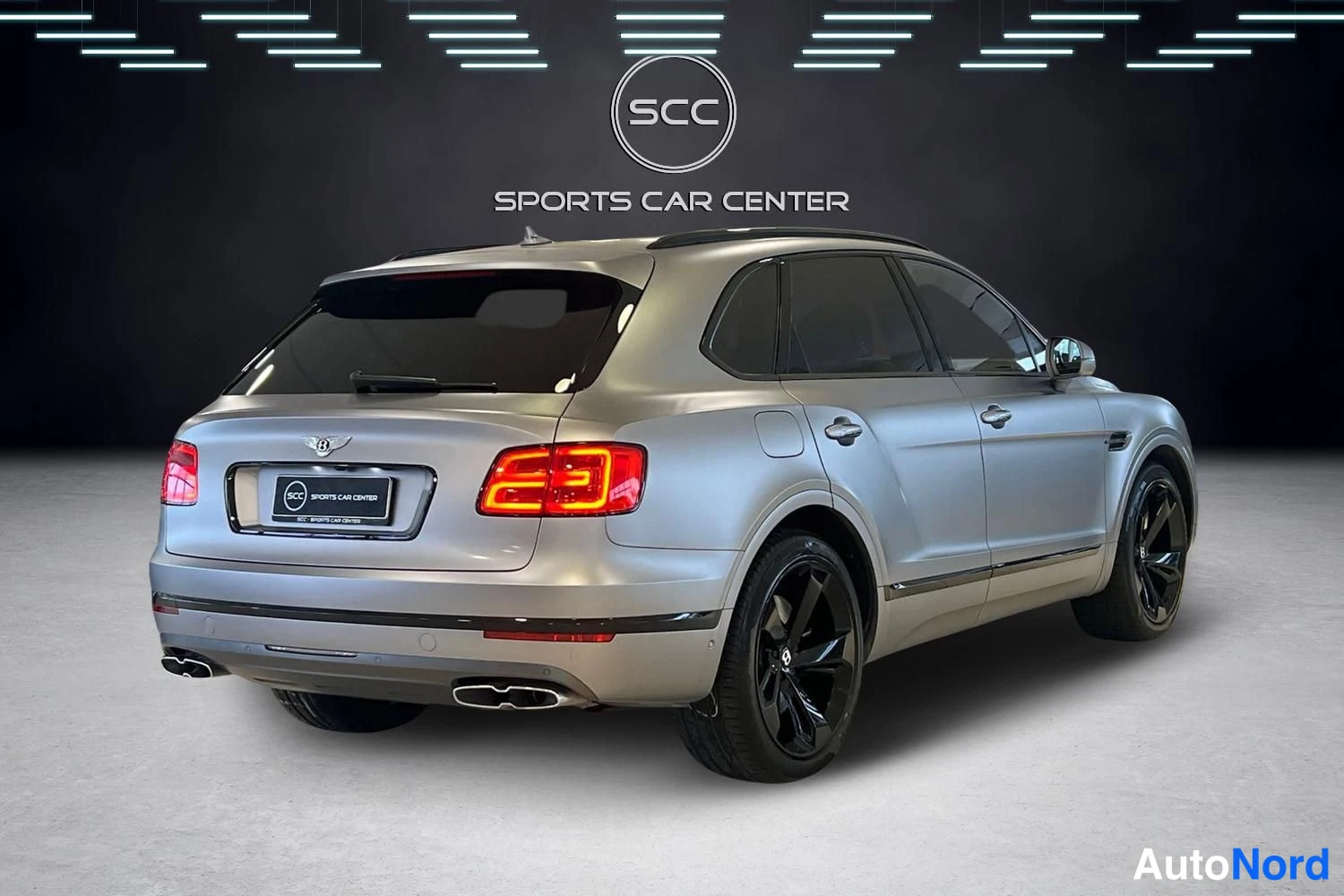 Harmaa Bentley Bentayga 2021, takaviisto, kuva 4