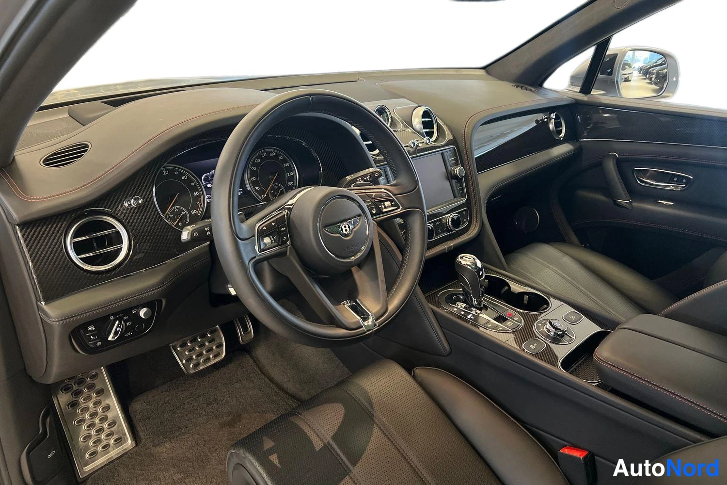 Harmaa Bentley Bentayga 2021, ohjaamo, kuva 6