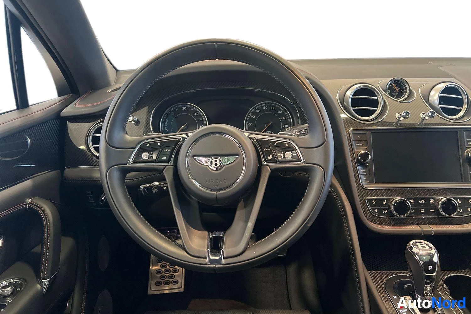 Harmaa Bentley Bentayga 2021, ohjaamo, kuva 7