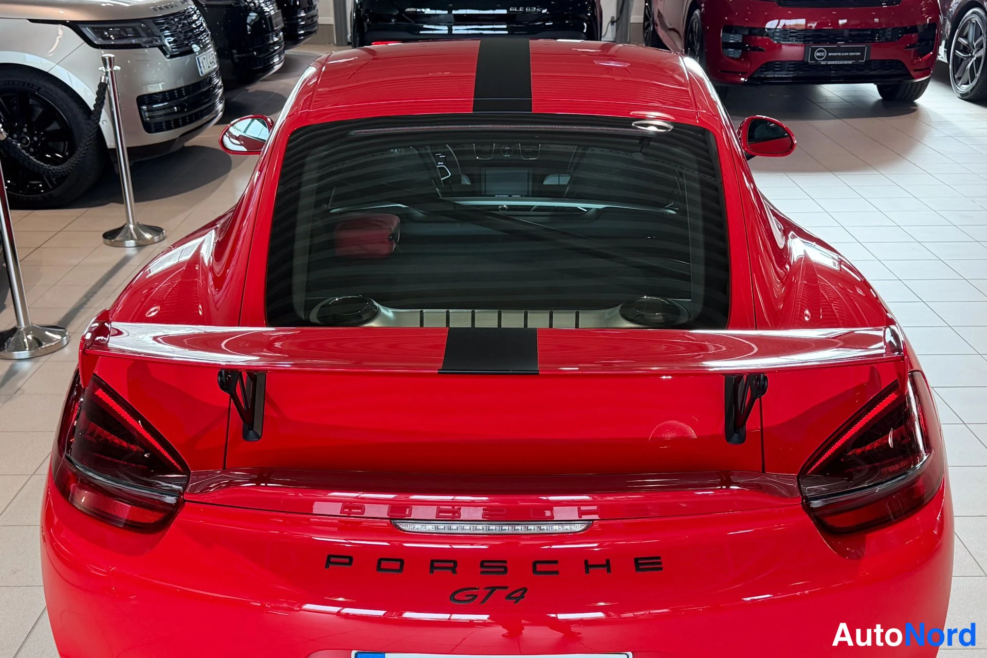 Punainen Porsche Cayman 2016, takaa, kuva 6