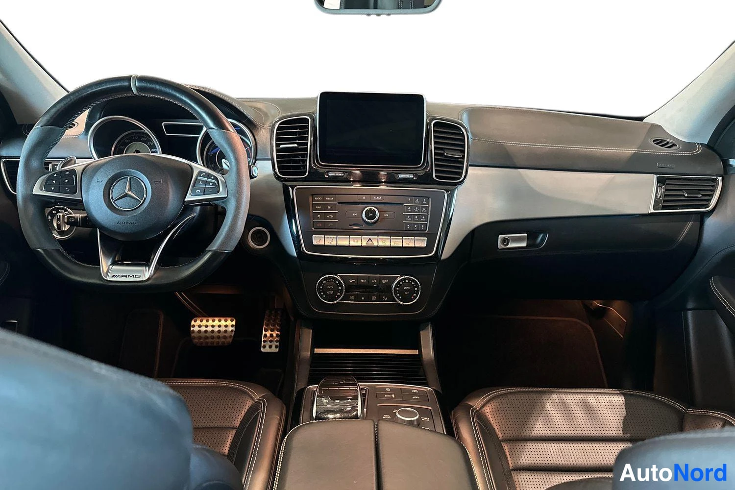 Harmaa Mercedes-Benz GLE 63 AMG 2016, ohjaamo, kuva 7