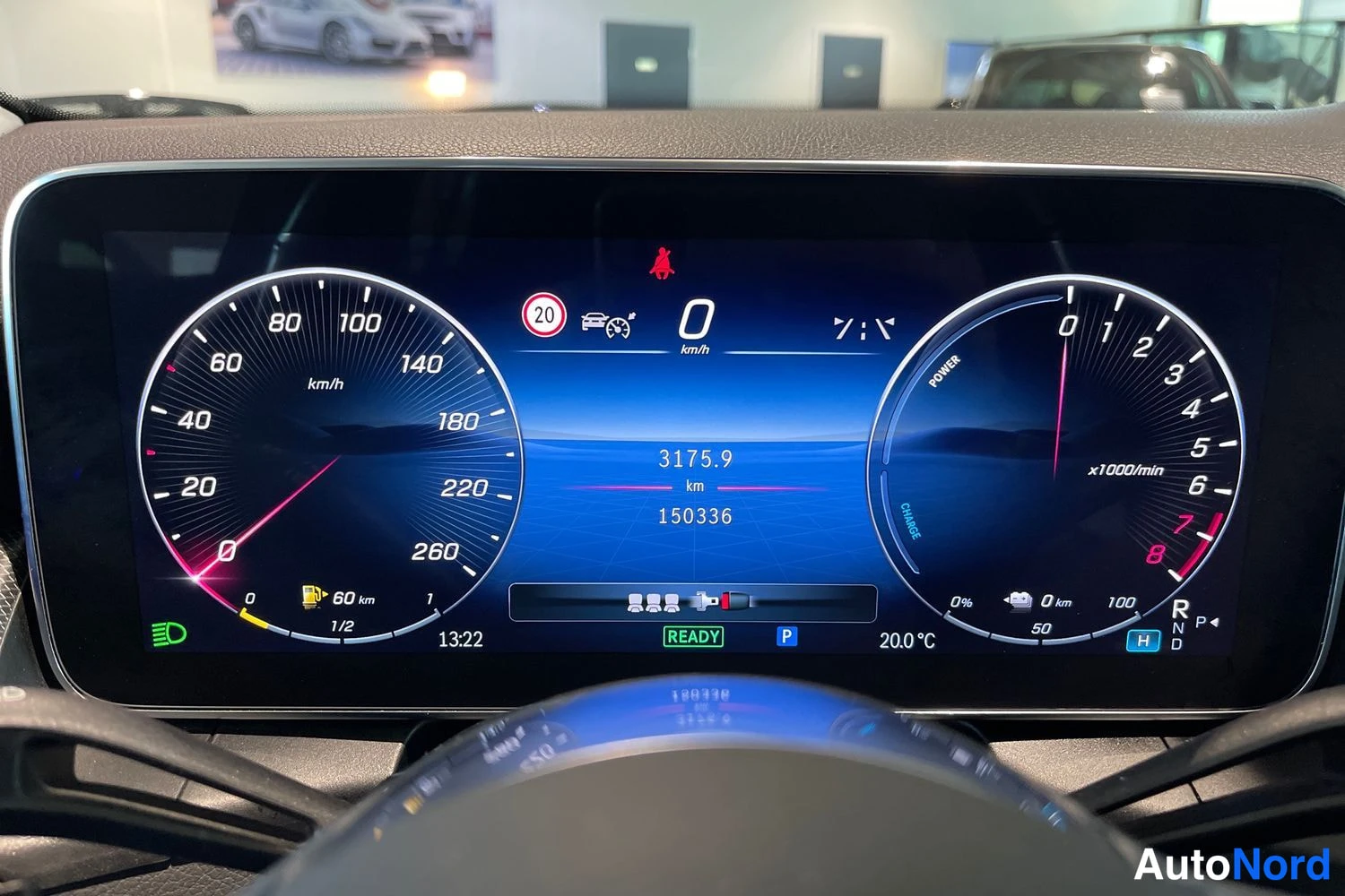 Musta Mercedes-Benz GLC 2023, yksityiskohta, kuva 16
