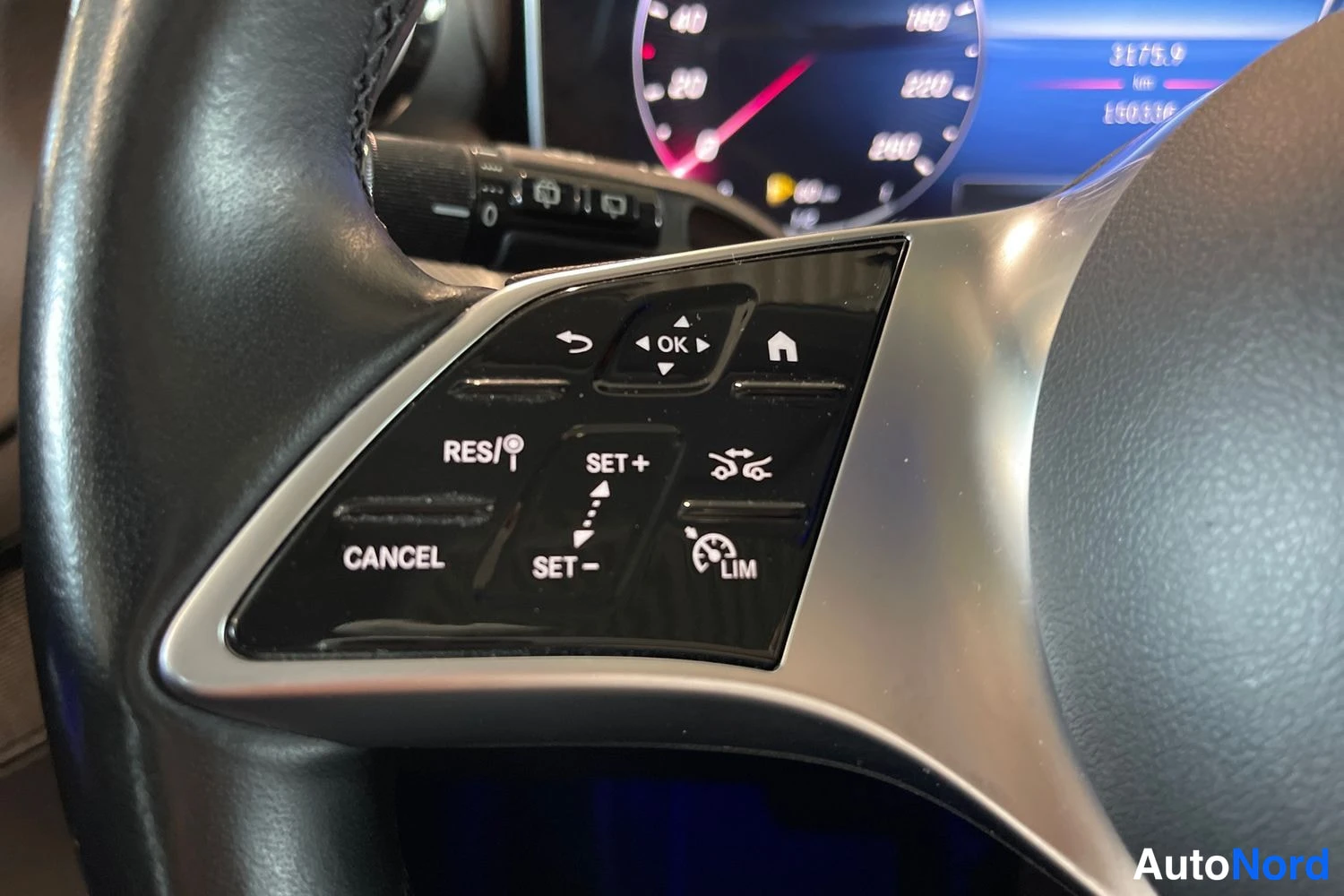 Musta Mercedes-Benz GLC 2023, yksityiskohta, kuva 17