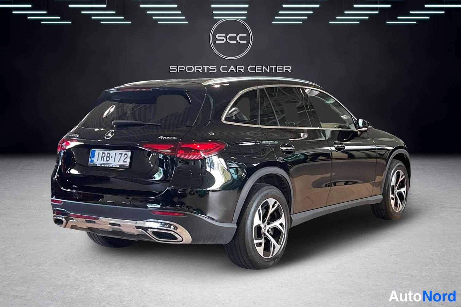 Musta Mercedes-Benz GLC 2023, takaviisto, kuva 4