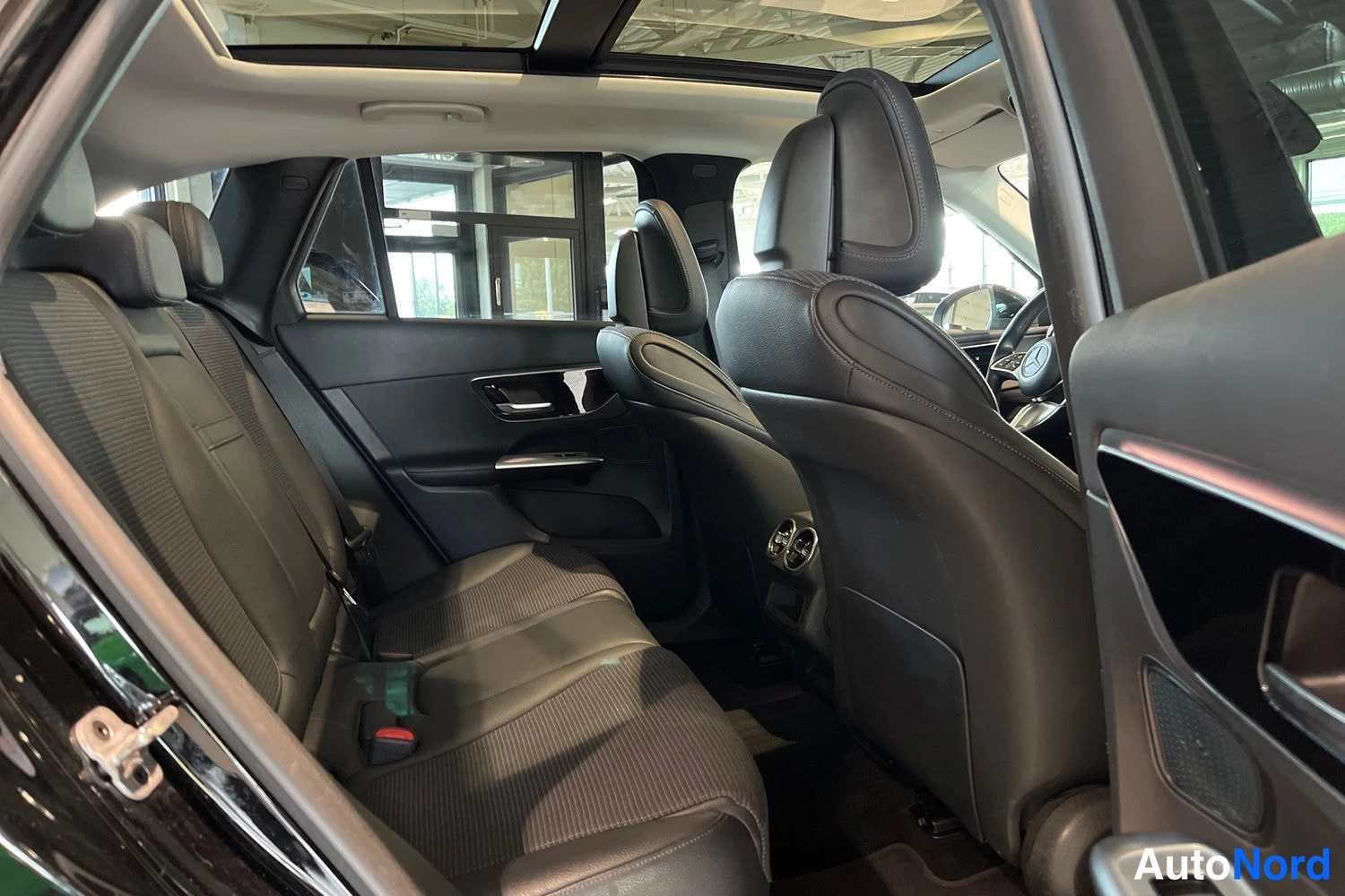 Musta Mercedes-Benz GLC 2023, kuva 22