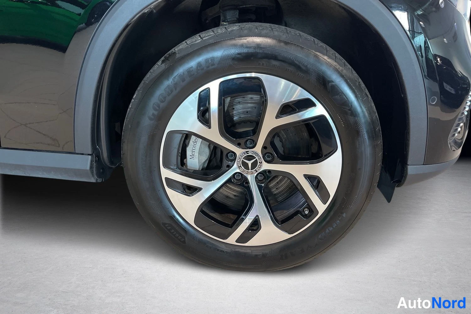 Musta Mercedes-Benz GLC 2023, yksityiskohta, kuva 12