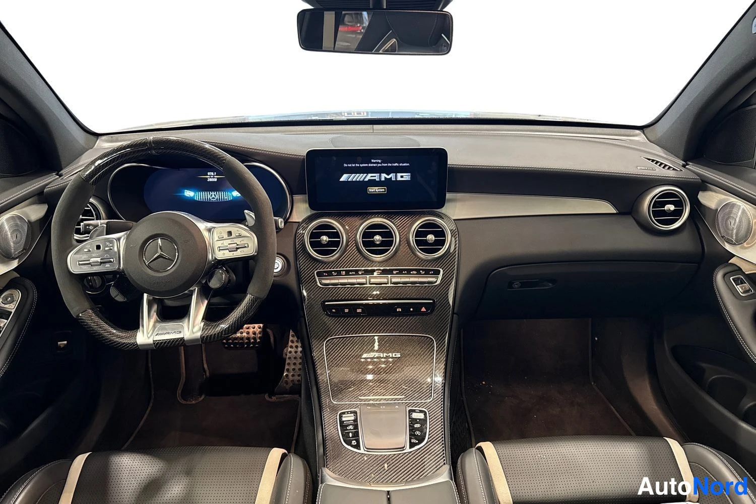 Musta Mercedes-Benz GLC 2020, ohjaamo, kuva 8