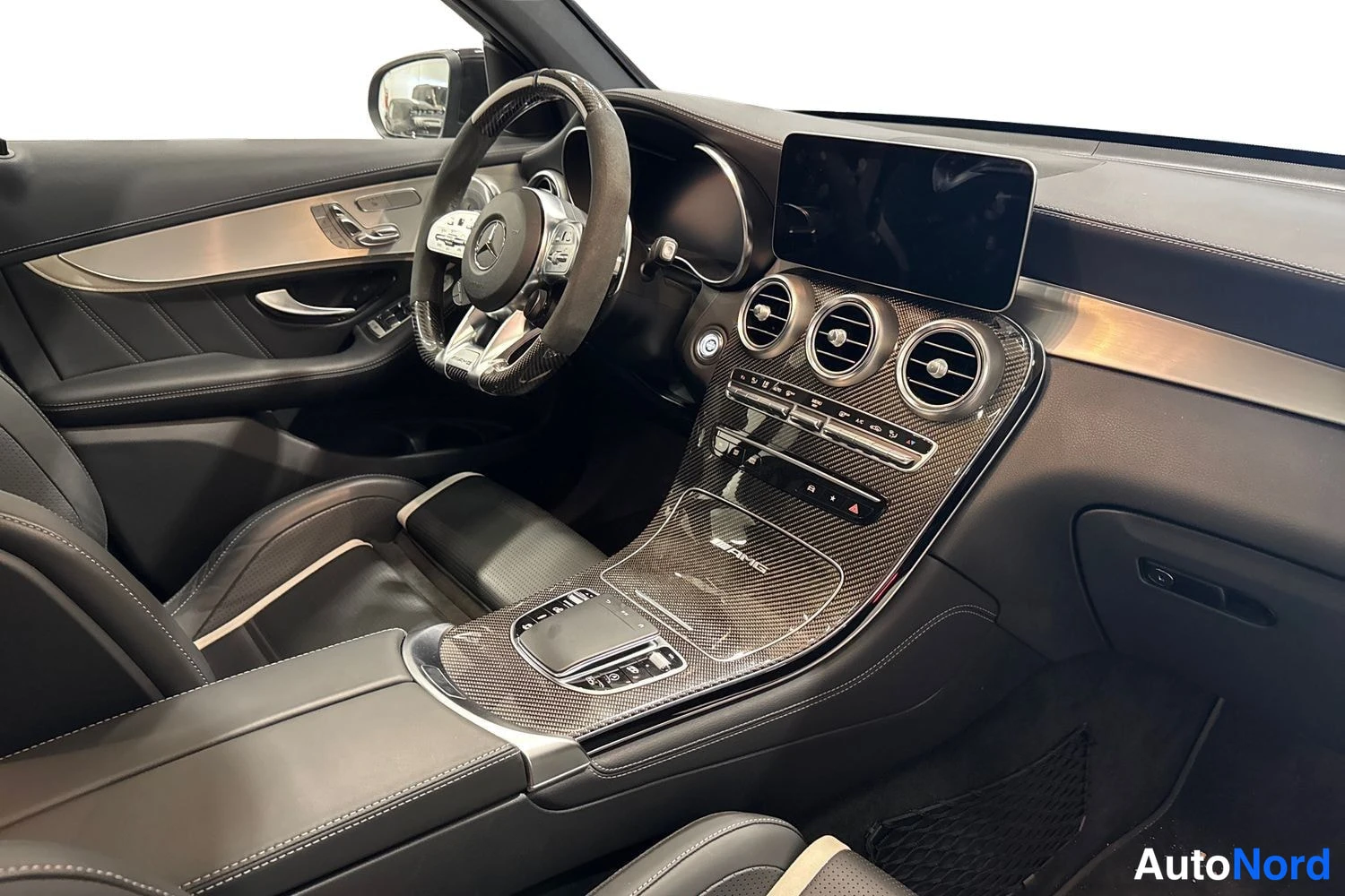 Musta Mercedes-Benz GLC 2020, ohjaamo, kuva 9