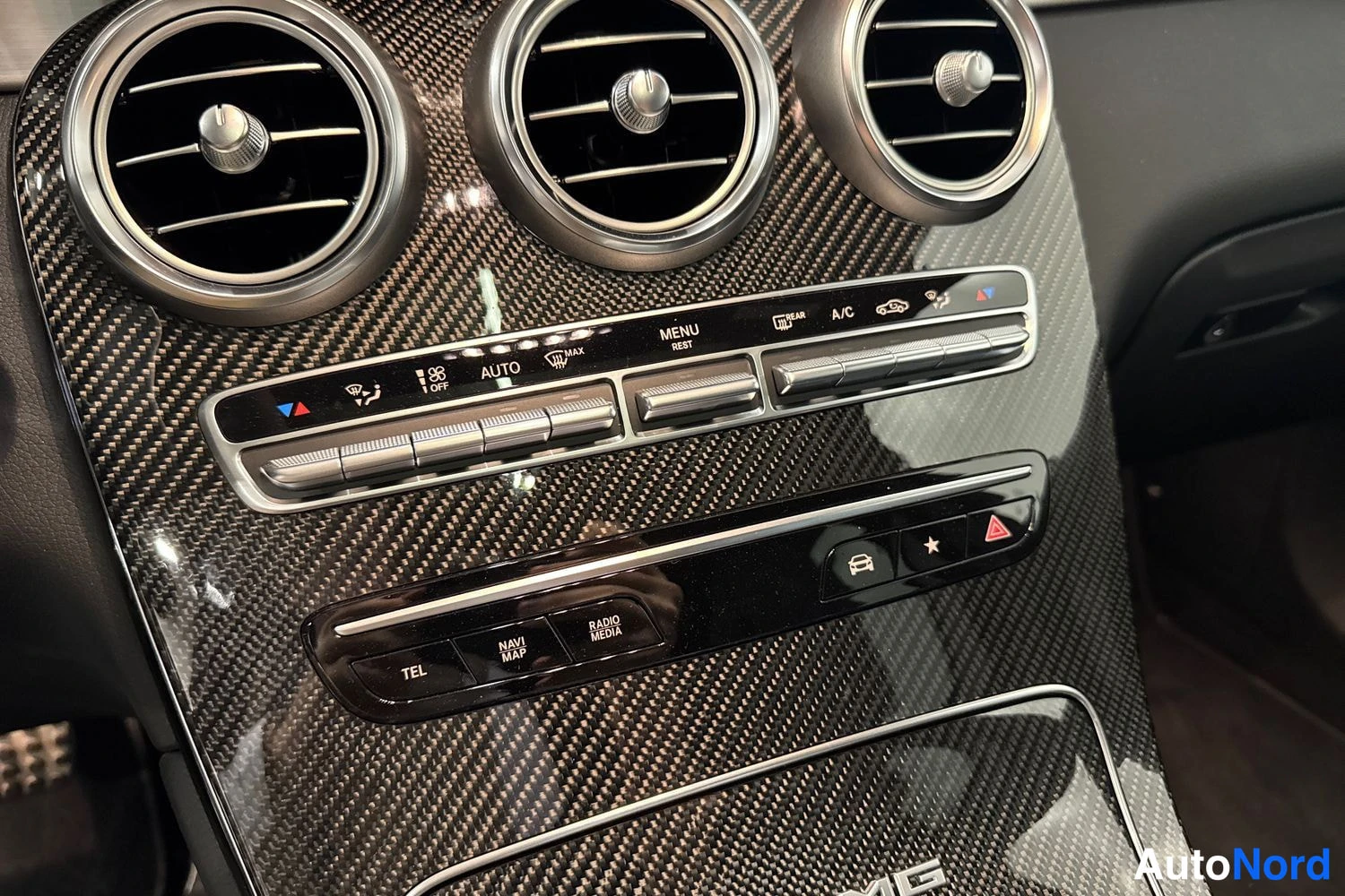 Musta Mercedes-Benz GLC 2020, yksityiskohta, kuva 17