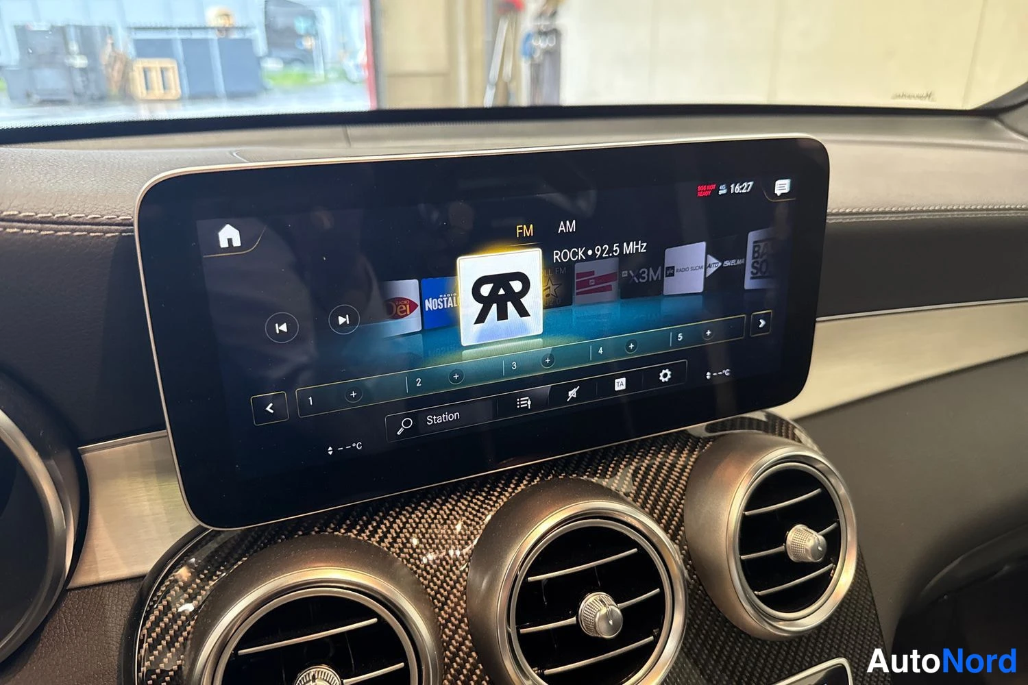 Musta Mercedes-Benz GLC 2020, yksityiskohta, kuva 19