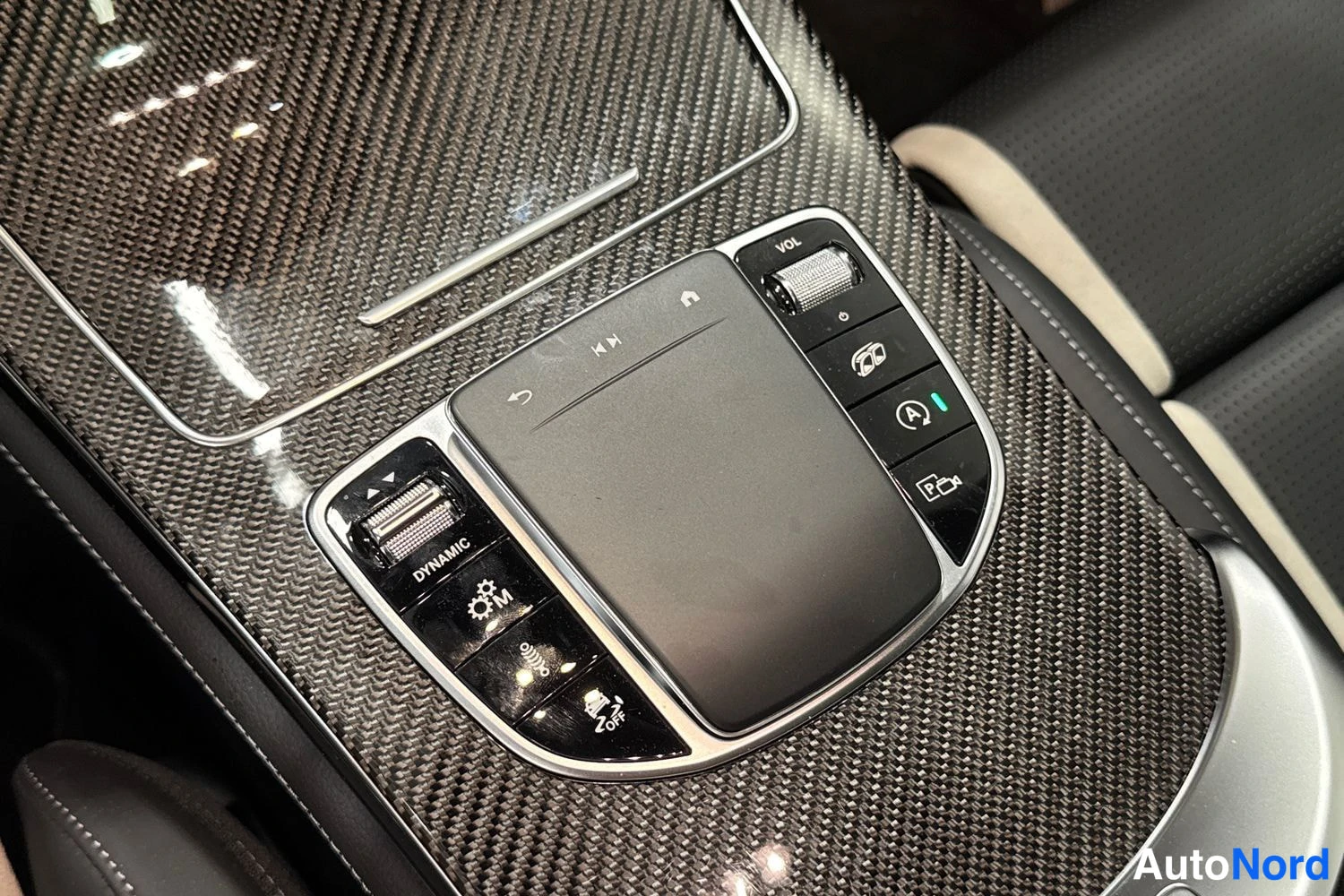 Musta Mercedes-Benz GLC 2020, yksityiskohta, kuva 25
