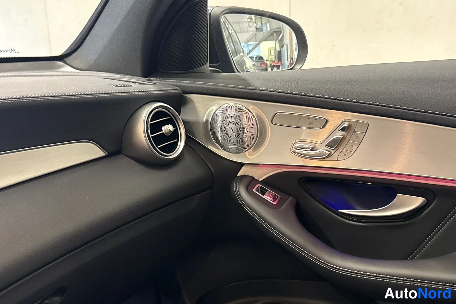 Musta Mercedes-Benz GLC 2020, yksityiskohta, kuva 26