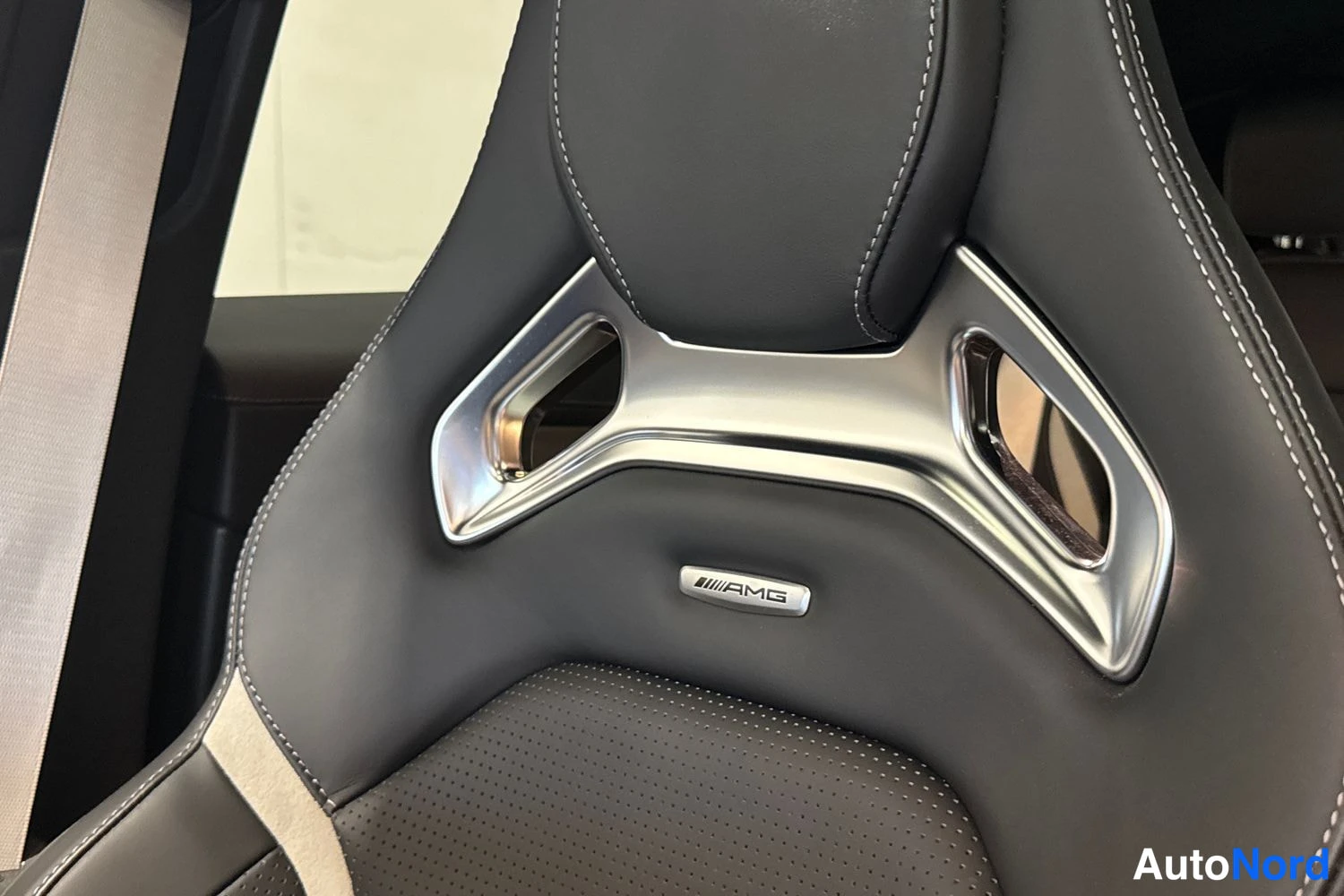 Musta Mercedes-Benz GLC 2020, yksityiskohta, kuva 27