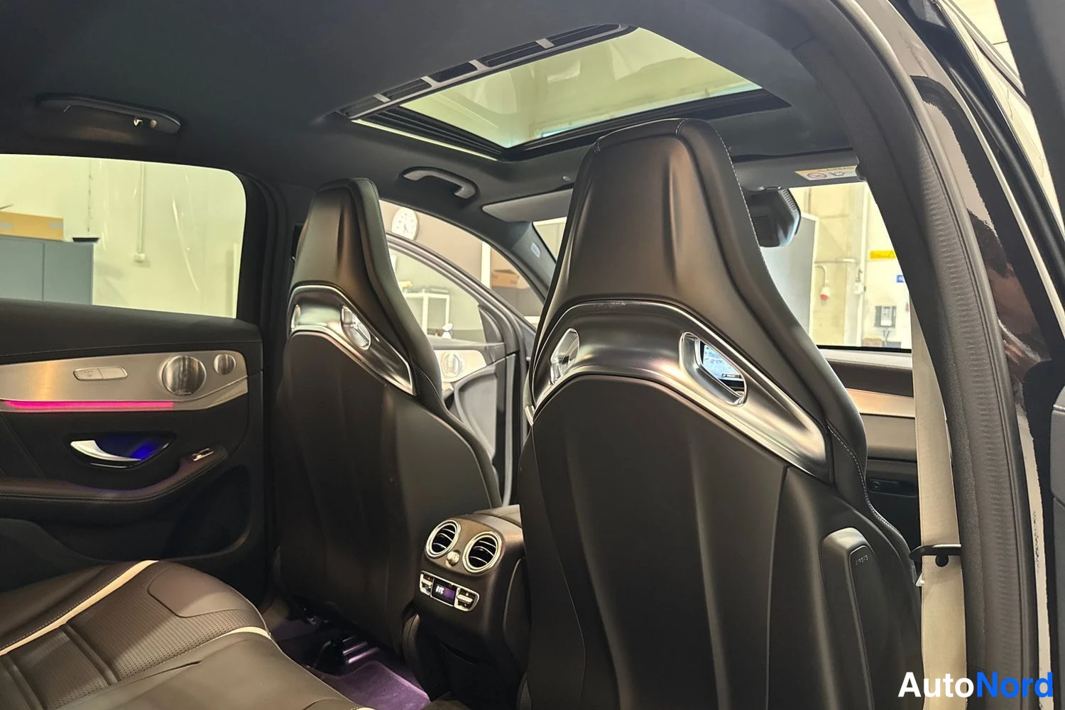 Musta Mercedes-Benz GLC 2020, ohjaamo, kuva 11