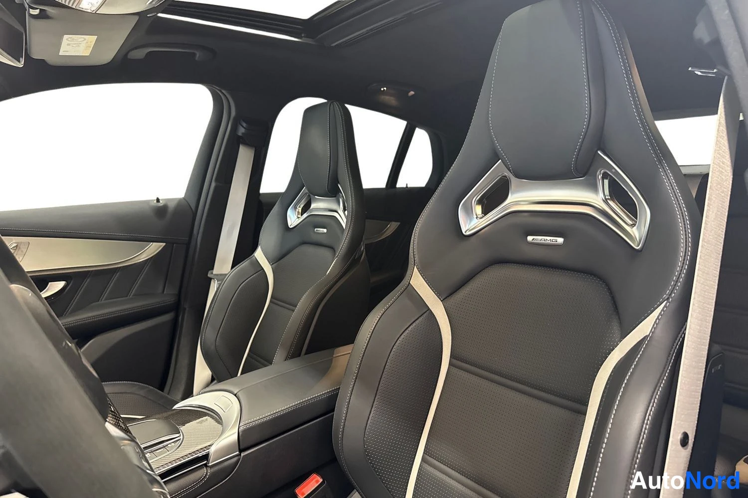 Musta Mercedes-Benz GLC 2020, etuistuimet, kuva 12
