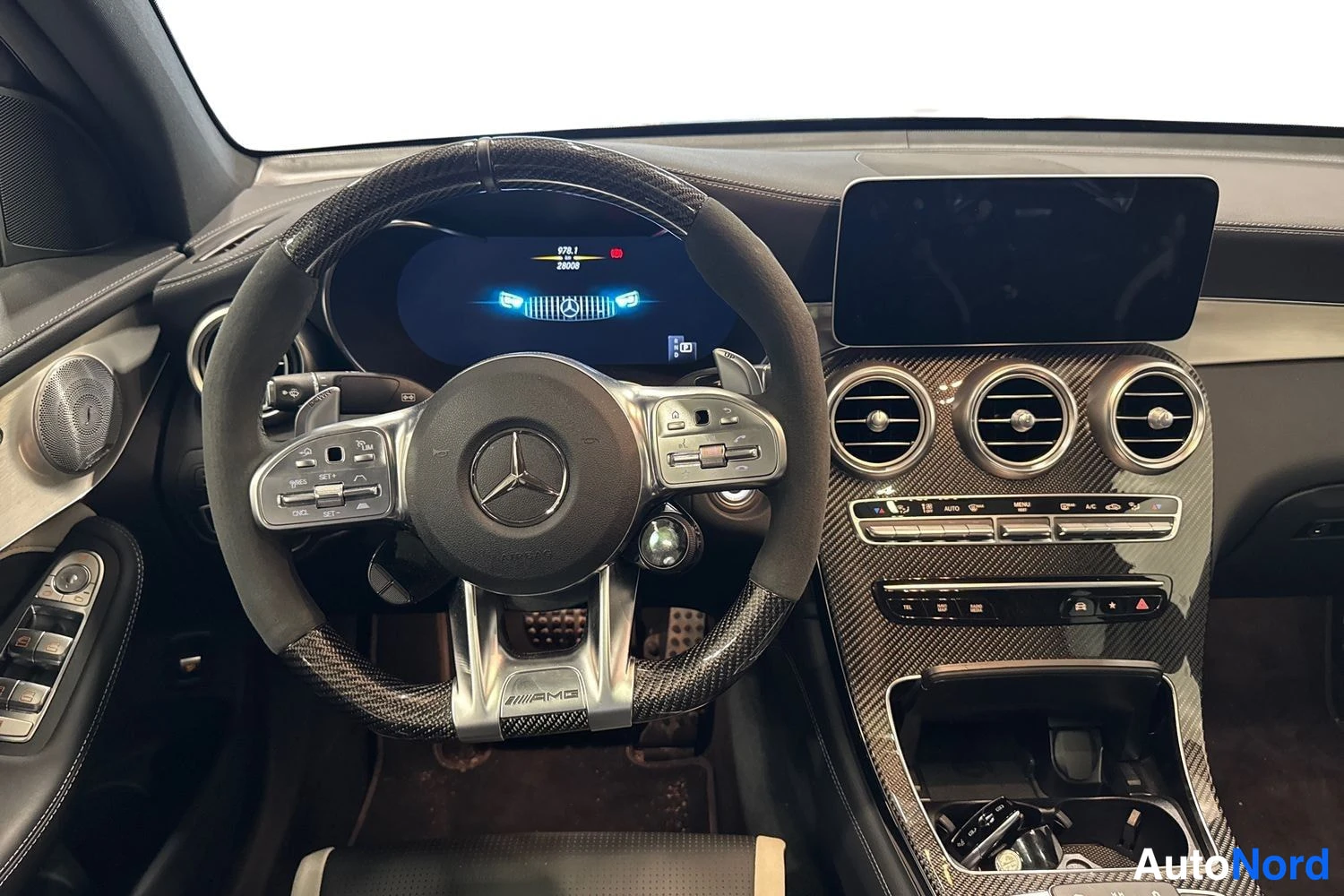Musta Mercedes-Benz GLC 2020, ohjaamo, kuva 7
