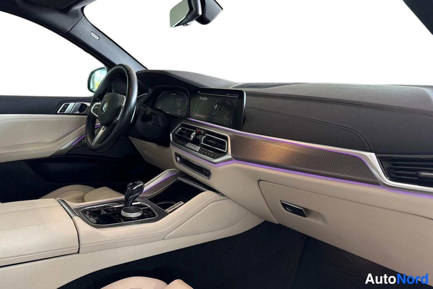 Valkoinen BMW X6 2021, ohjaamo, kuva 9