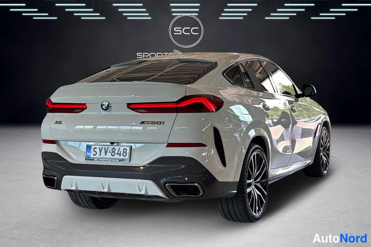 Valkoinen BMW X6 2021, takaviisto, kuva 4