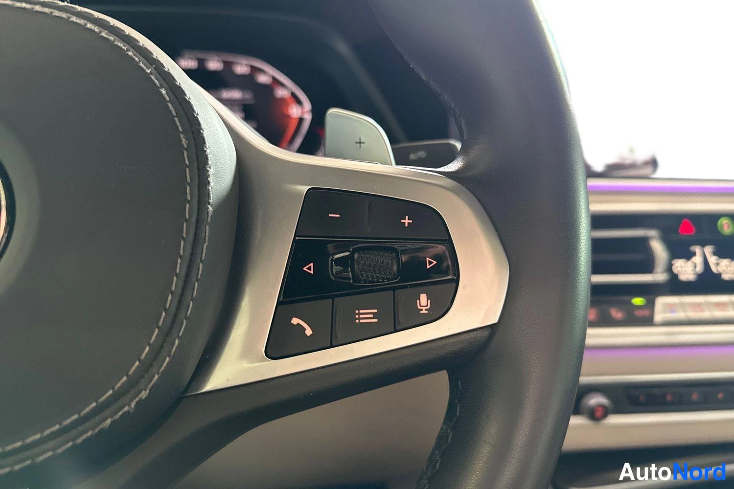 Valkoinen BMW X6 2021, yksityiskohta, kuva 20